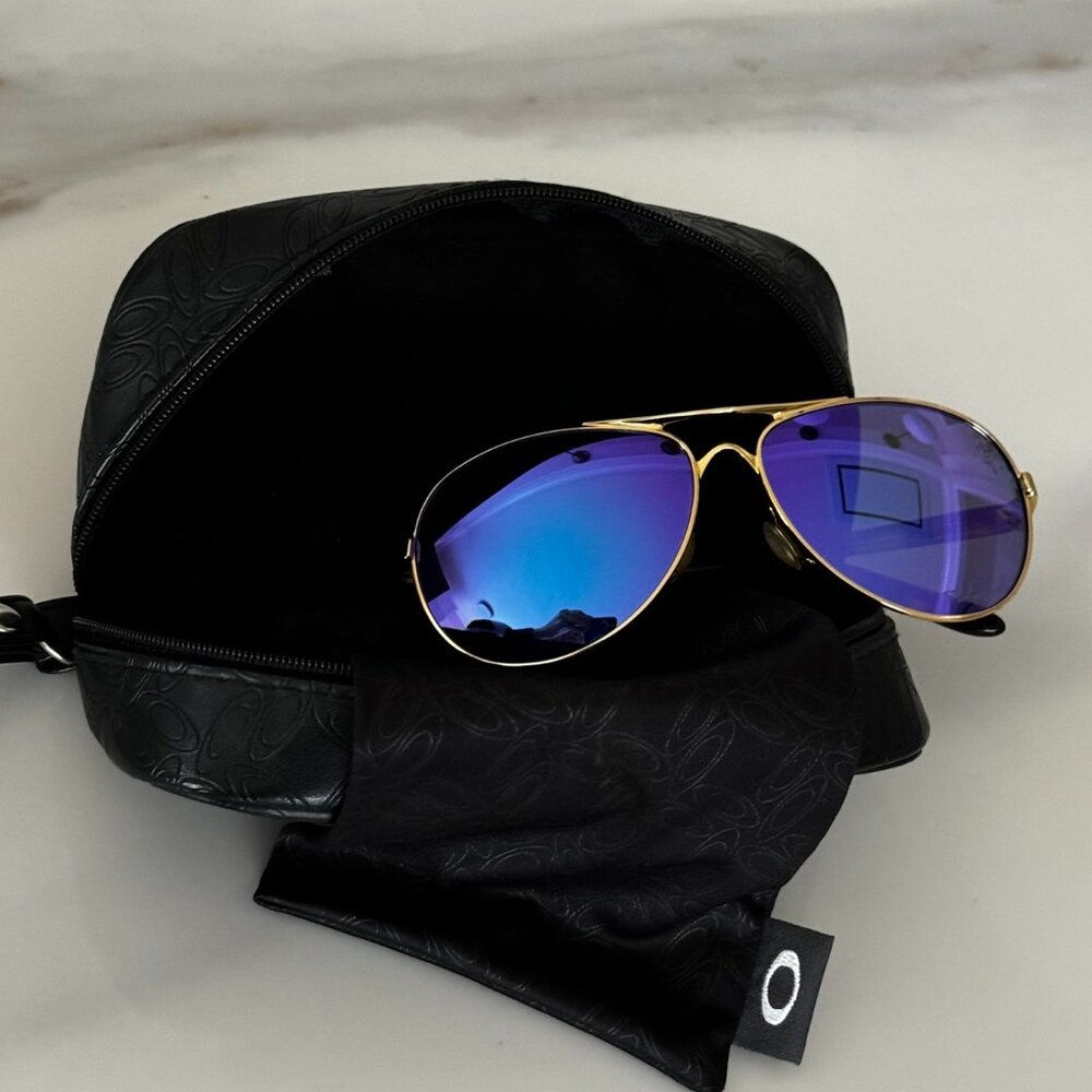Oakley Pilot Aviator Sunglasses